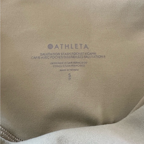 Athleta salutation high rise capri - Picture 3 of 8